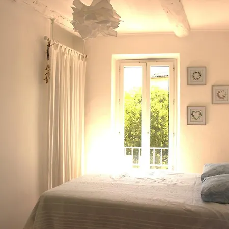 Joli Avec Balcon Au Coeur De *