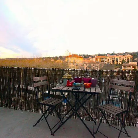 Joli Avec Balcon Au Coeur De