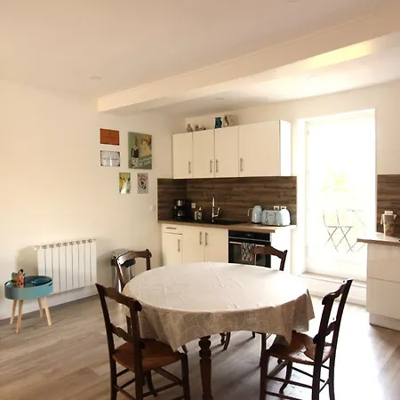 Lägenhet Joli Avec Balcon Au Coeur De *