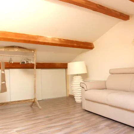 Lägenhet Joli Avec Balcon Au Coeur De *